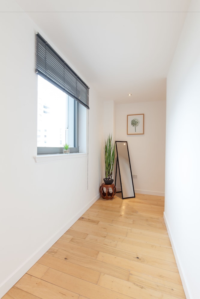 Stylish Penthouse Suite 10/17