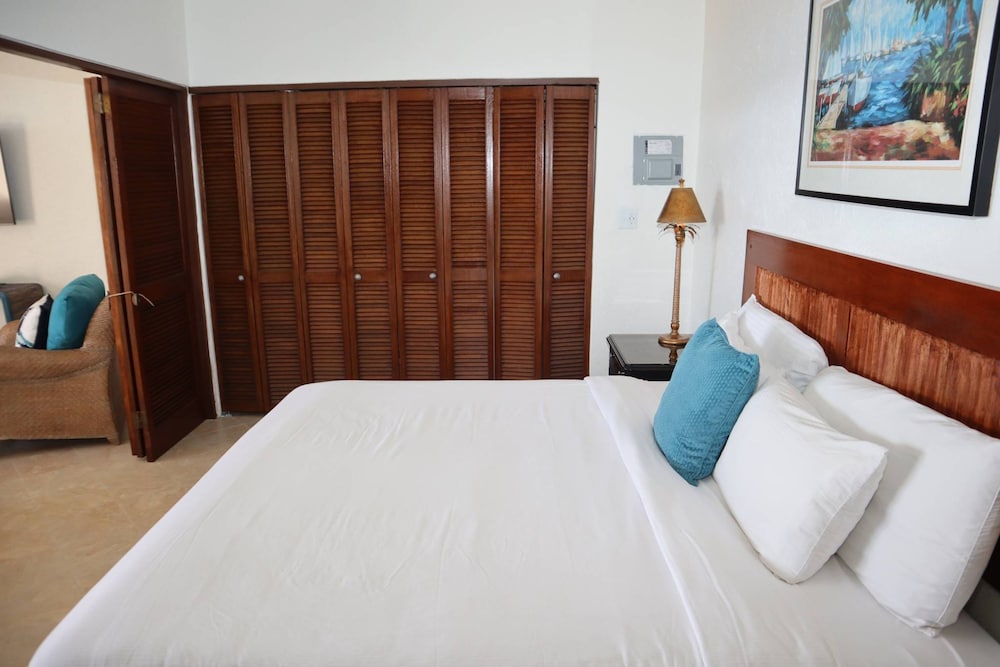 1 Bedroom, Condo, King Bed, Point Pleasant Resort 3/6