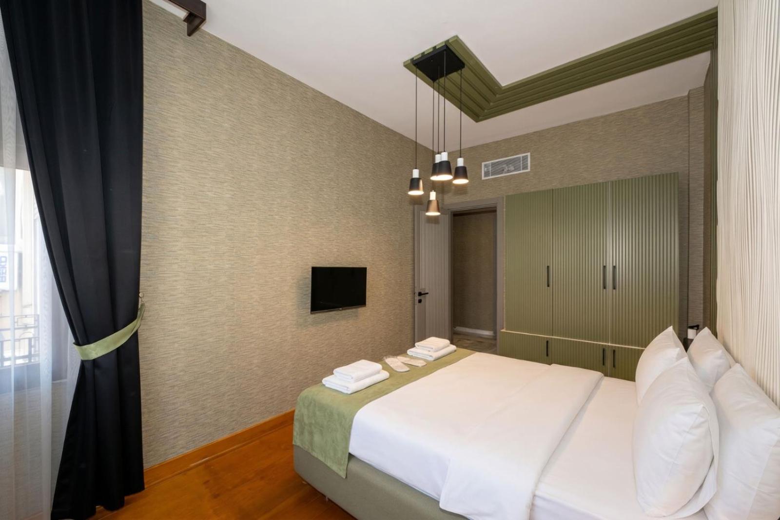 Monev Istanbul 11/48