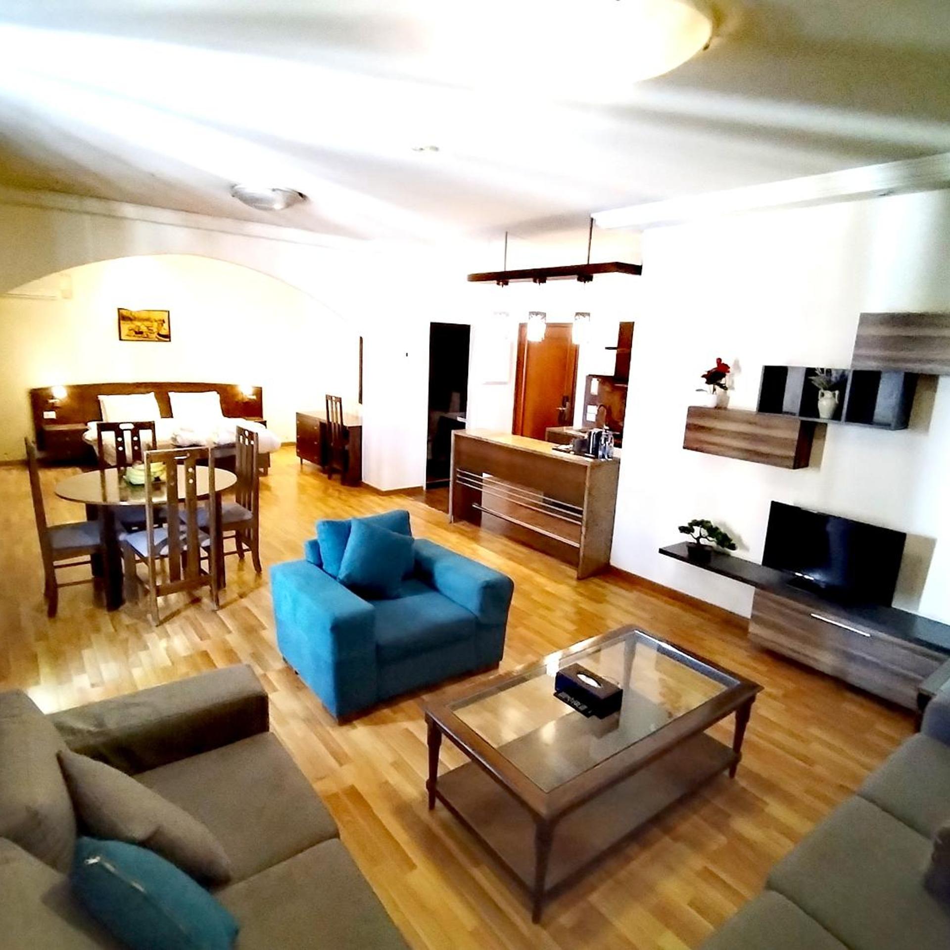 White House Suites 43/58