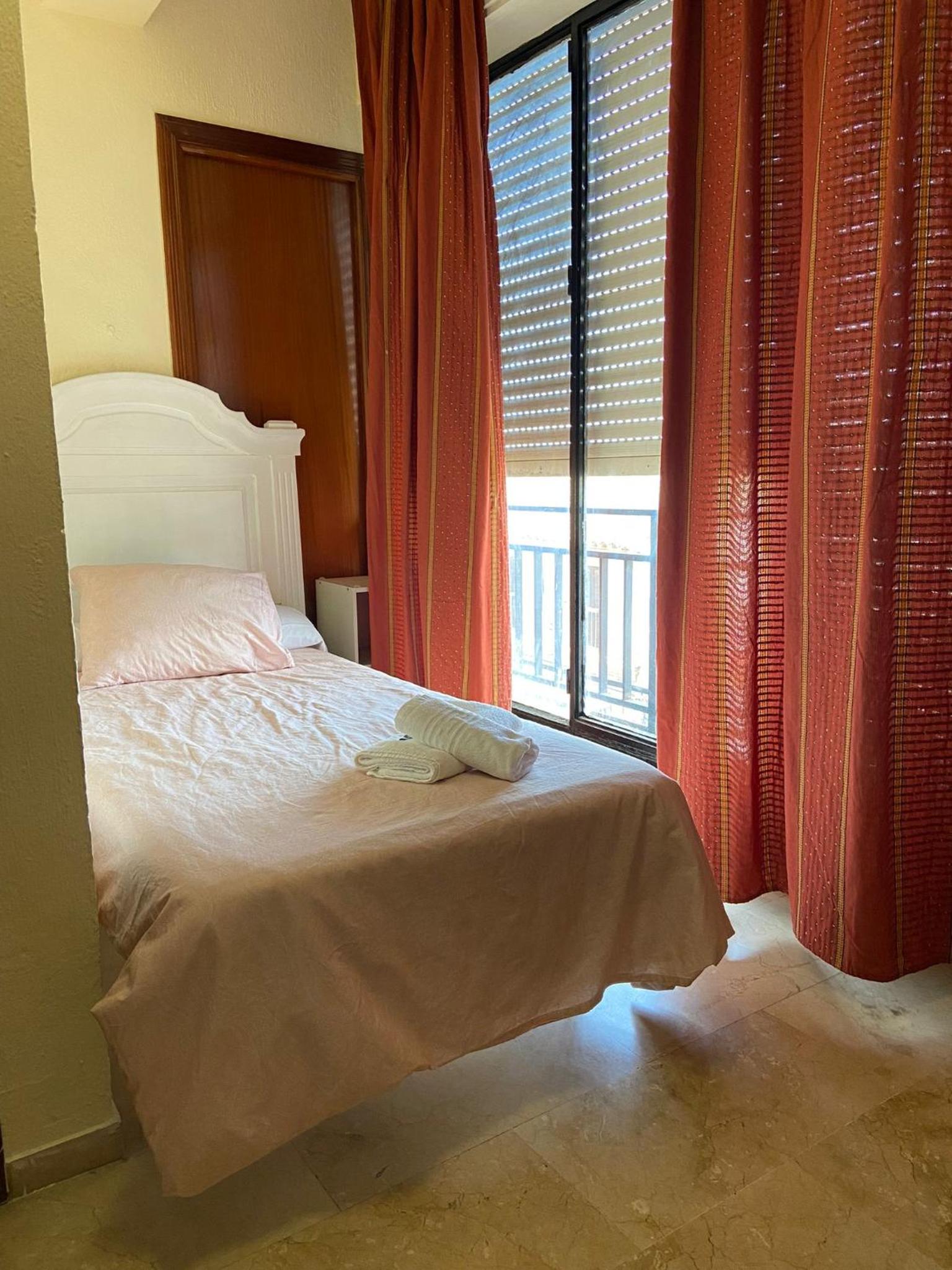 Room, Single, Small, with Fan