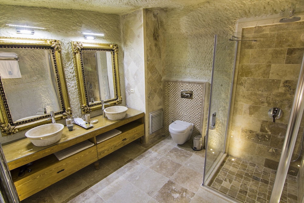 Cave, Garden, Suite, King Bed