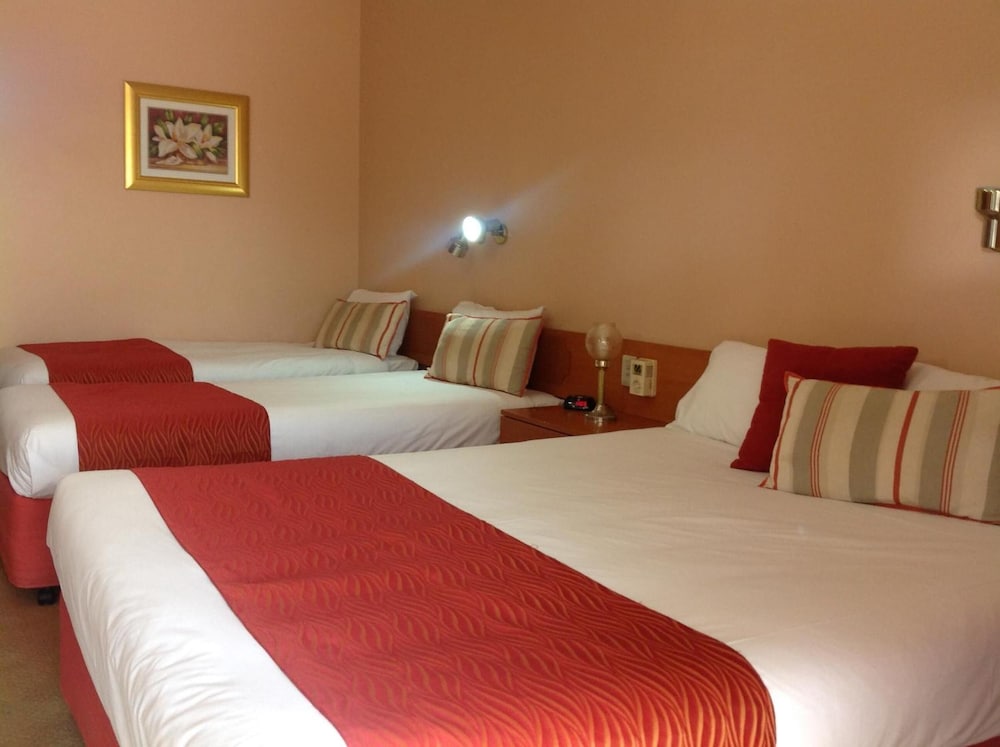 Philadelphia Motor Inn 6/22
