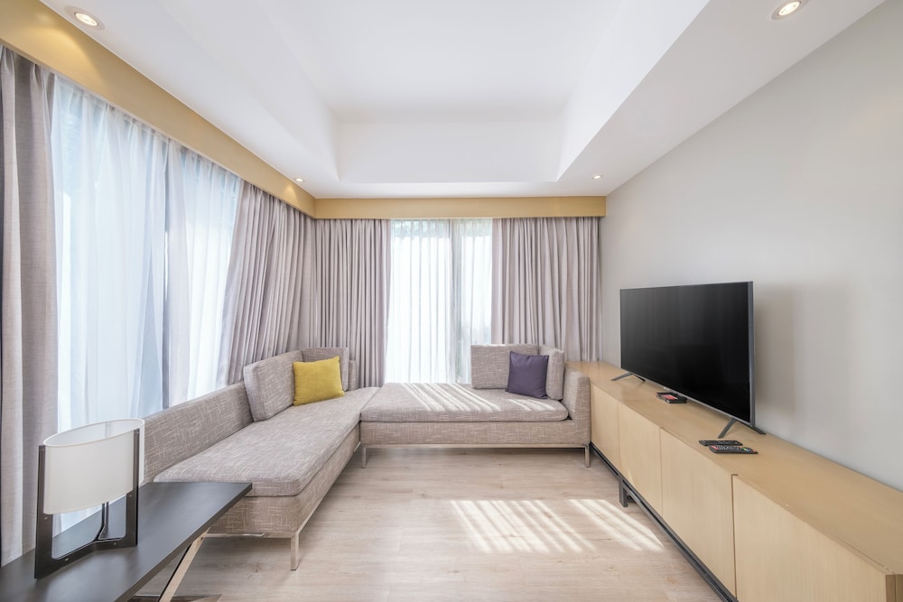 Seda Manila Bay 24/50