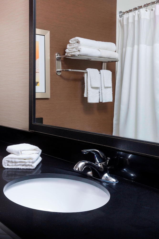 Fairfield Inn & Suites Galesburg 10/22
