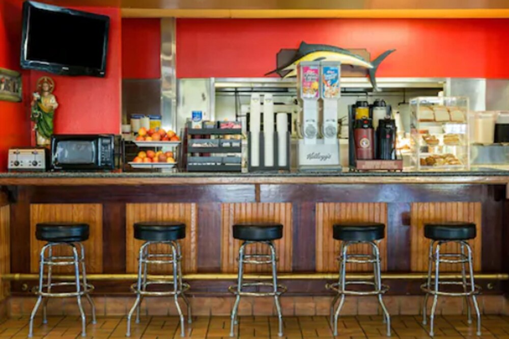 Days Inn by Wyndham Fontana / Rialto 21/34