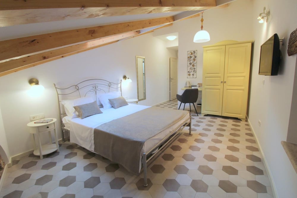 Noemi's Rooms - Adults Only 14/62