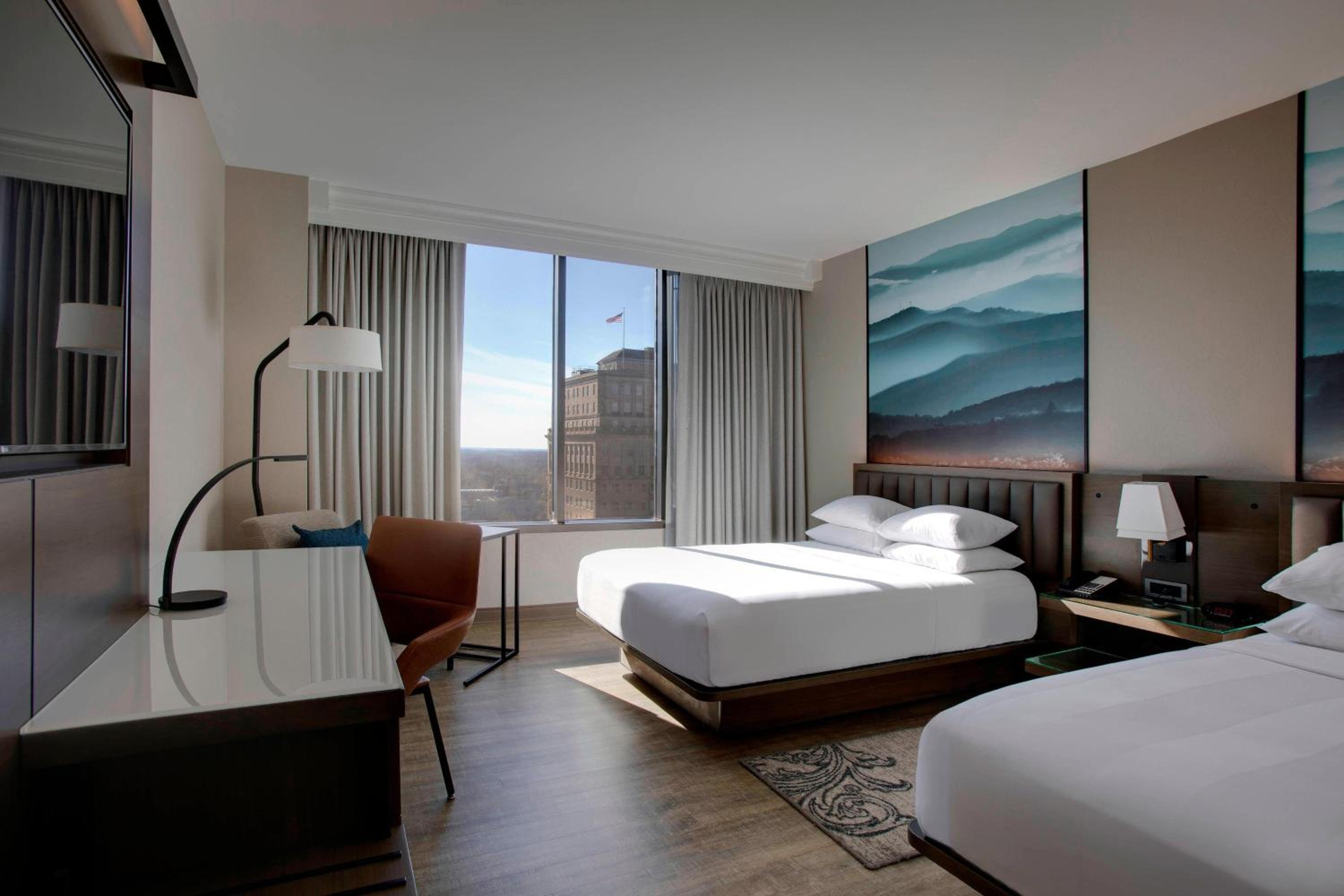 Guest Room, Queen Bed, City View, Top Floor