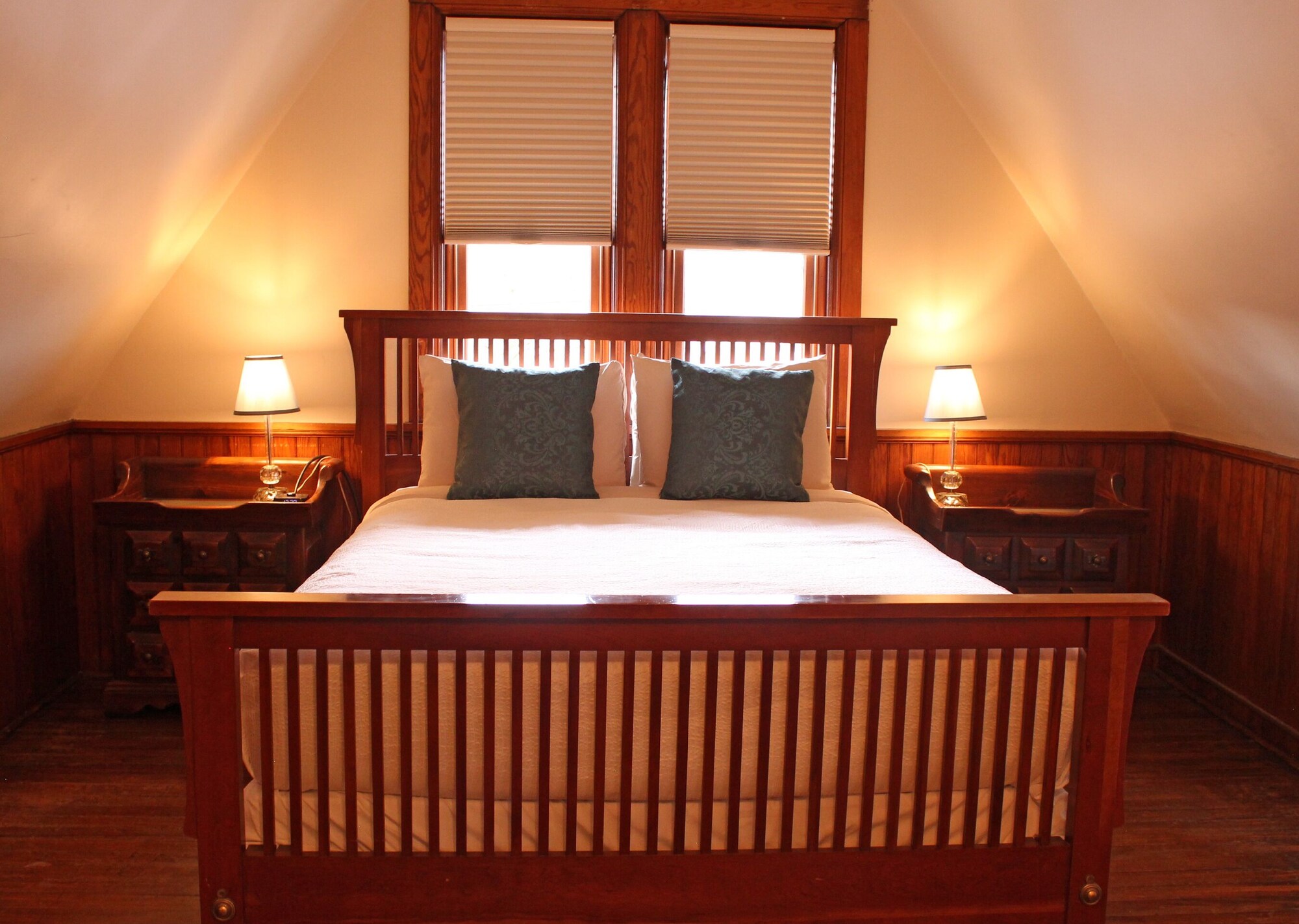 Top, 1 Queen and 1 Single Bed