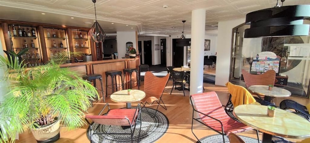 INTER-HOTEL LE VALOIS 37/50