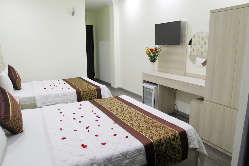 SUPERIOR, DOUBLE OR TWIN BED