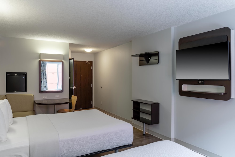 Motel6 Airdrie Ab 30/68