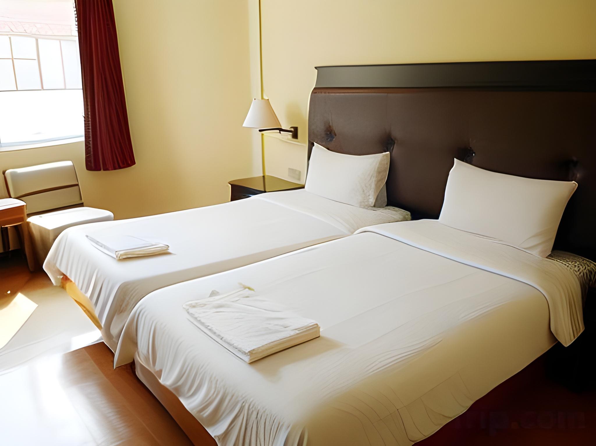BOUTIQUE, TWIN BEDS