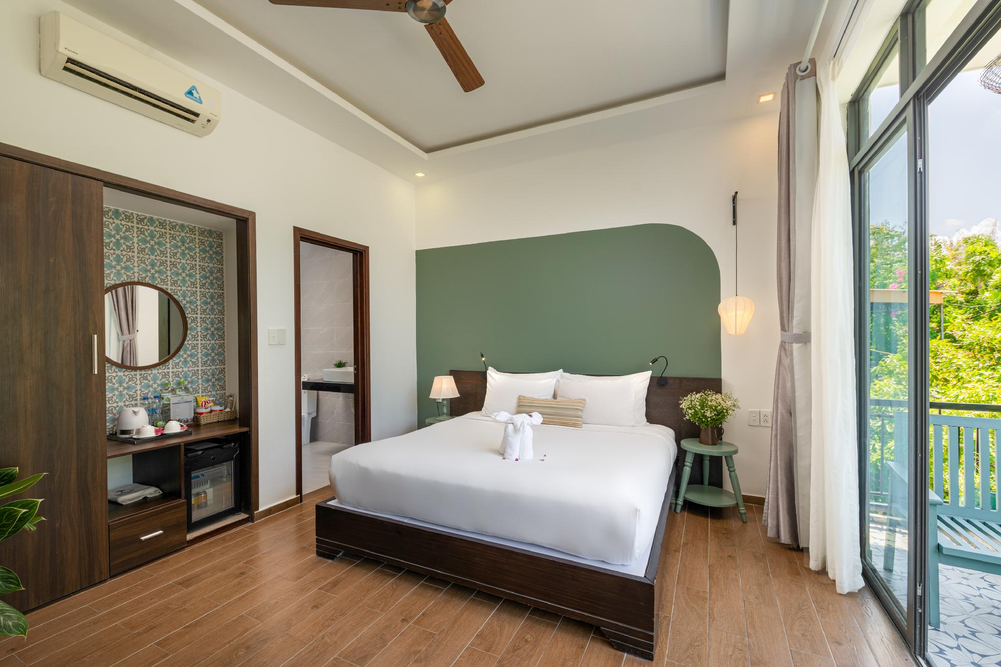 DELUXE, DOUBLE BED, BALCONY