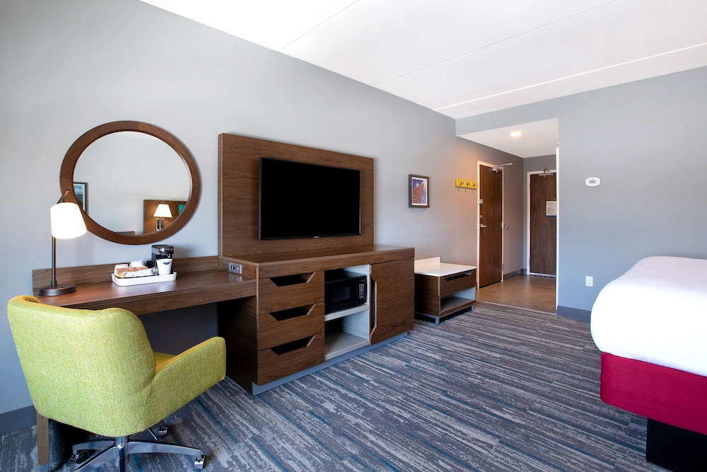 Hampton Inn Suites Ottawa West Ontario Canada 23/52