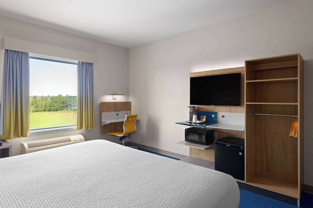 Microtel by Wyndham Lachute 6/30