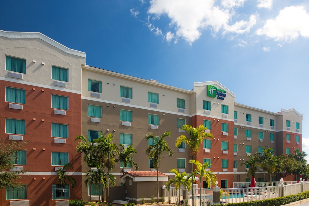 Holiday Inn Express & Suites Pembroke Pines-Sheridan St 6/54