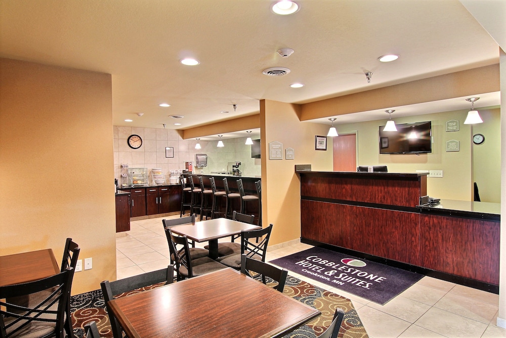 Cobblestone Hotel Amp Suites Crookston 6/39