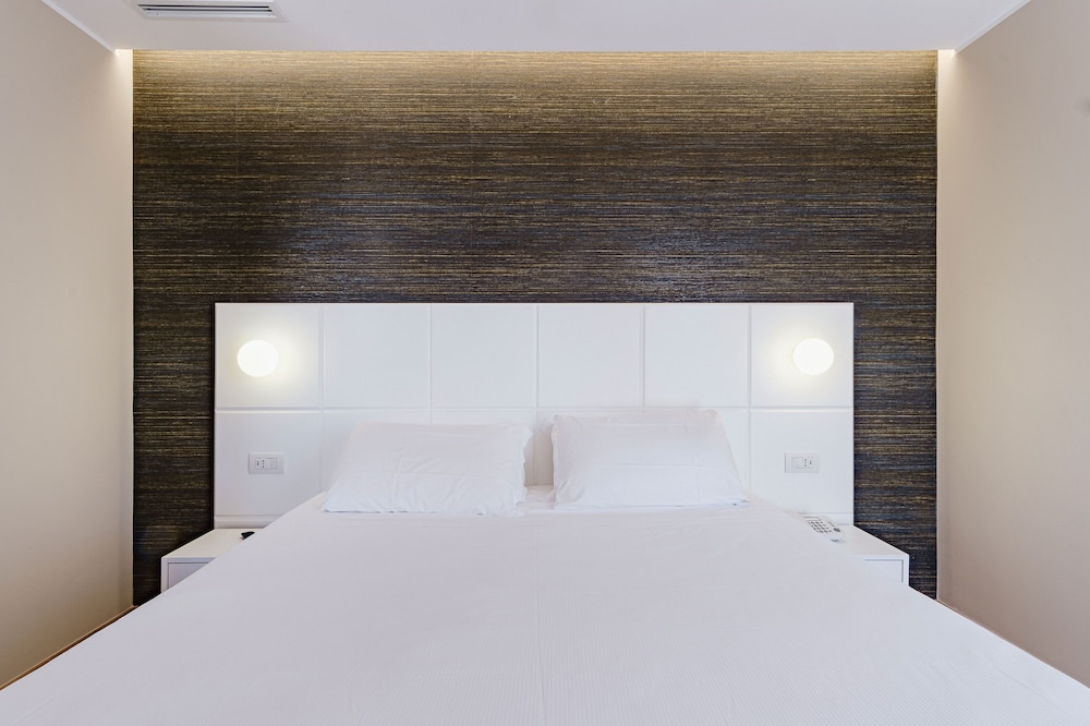 Boston Hotel Bari 39/40