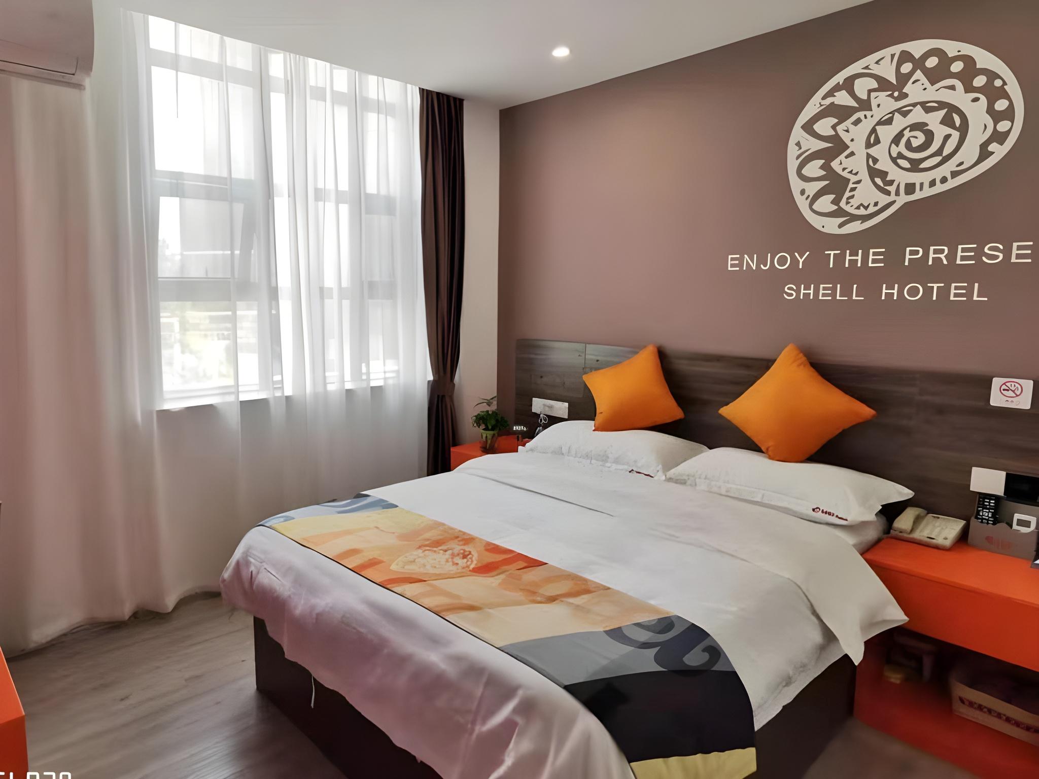 BUSINESS, QUEEN BED