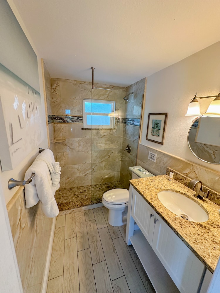 Pearl Beach Inn 50/54