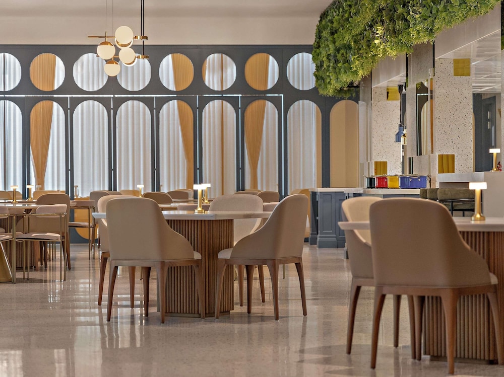 Novotel Abu Dhabi Al Bustan 33/46