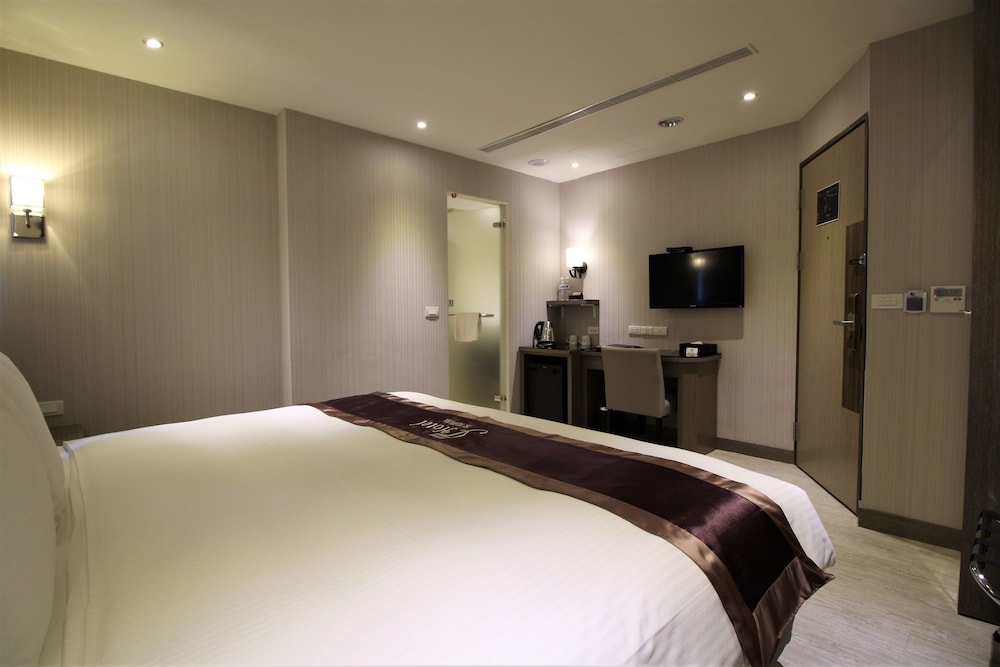 J Hotel 34/60