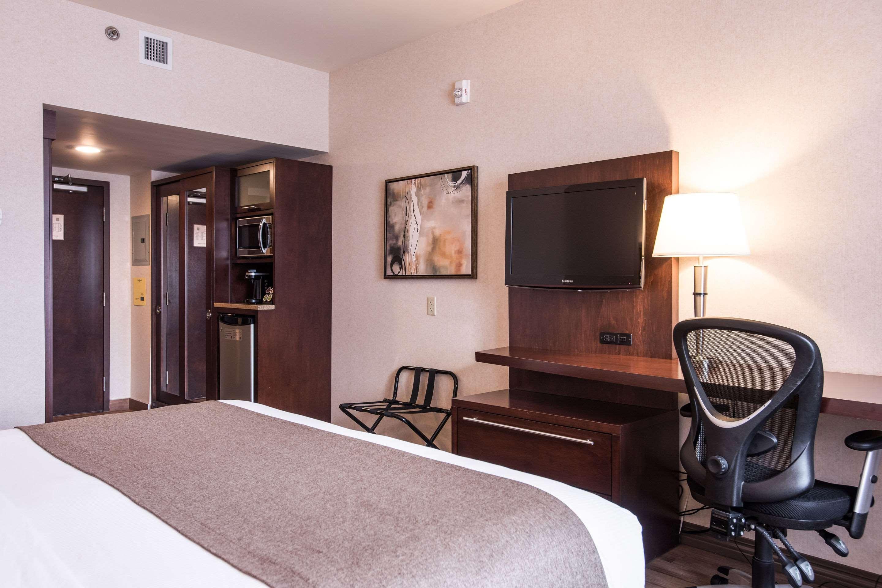 غرفة بسرير كينج، Quality Inn and Suites Val d Or, QC 9/10