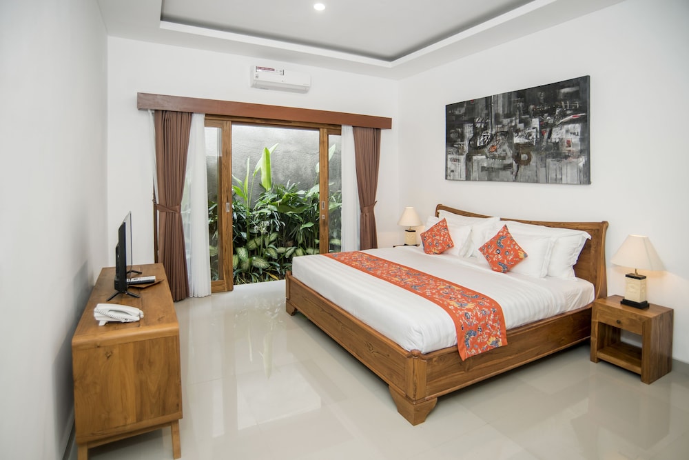3 BEDROOMS, VILLA