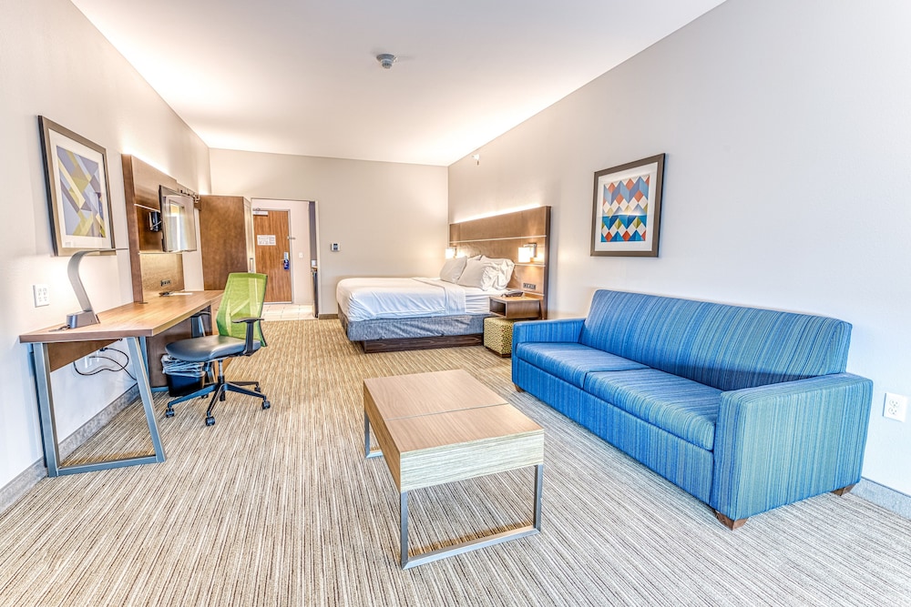 Holiday Inn Express Suites Rantoul 53/76