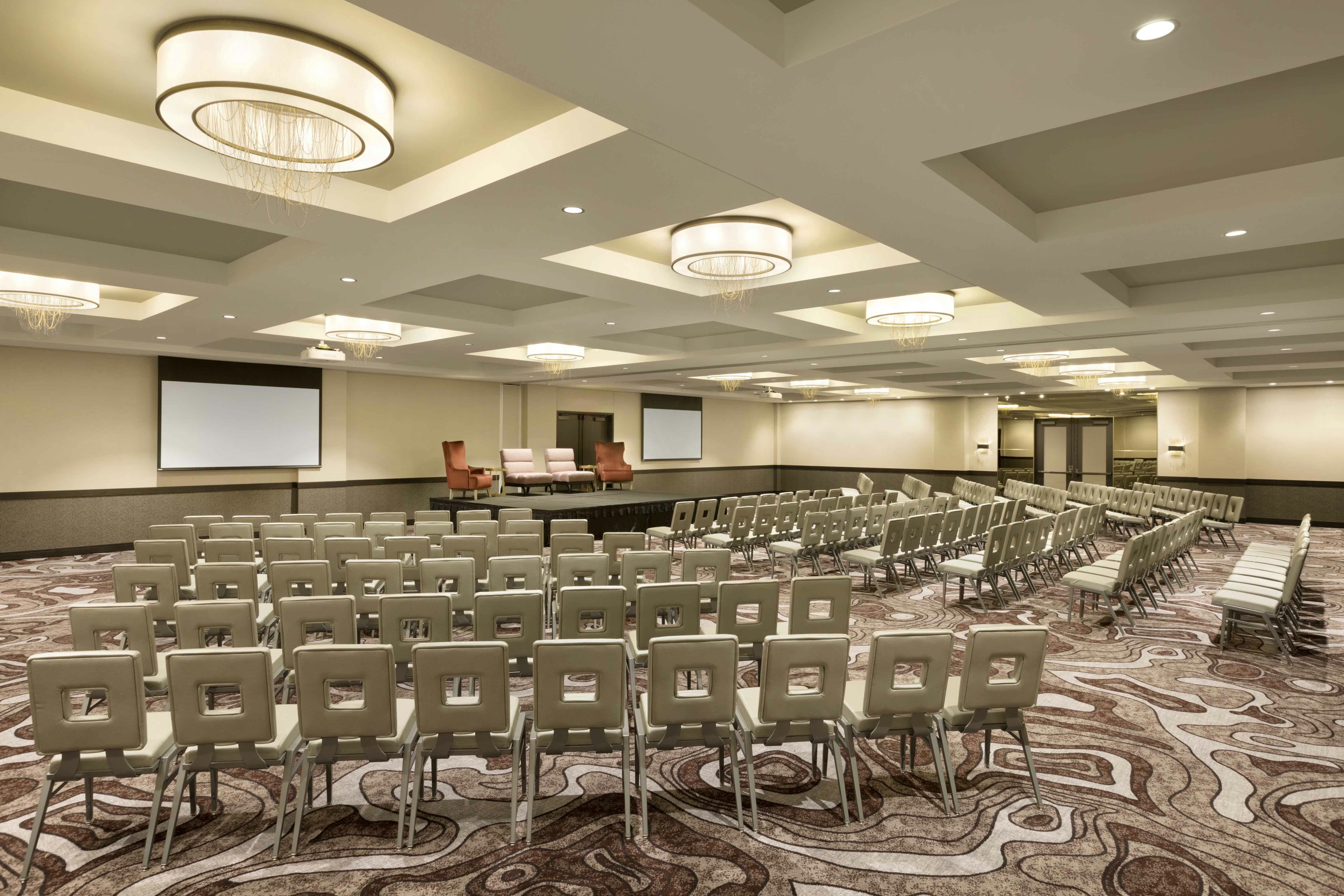 Embassy Suites By Hilton Minneapolis Downtown Hotel 55/62