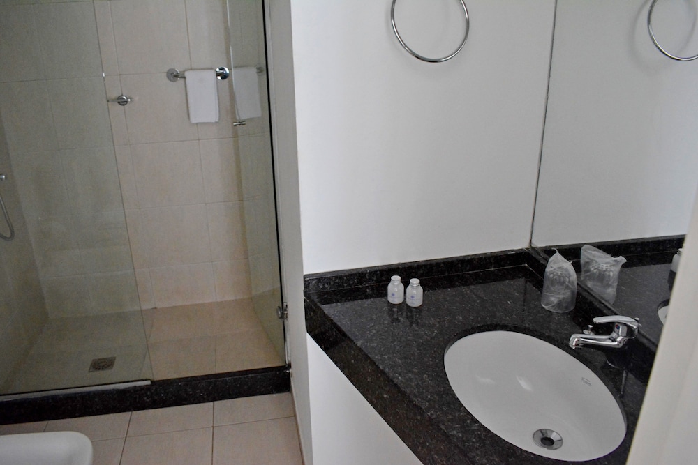 De La Plaza Hotel 21/54