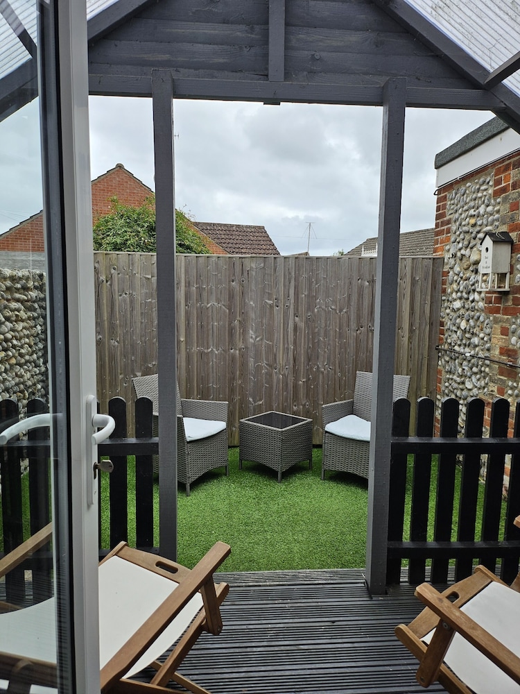 Hooray Henrys Sheringham 45/50
