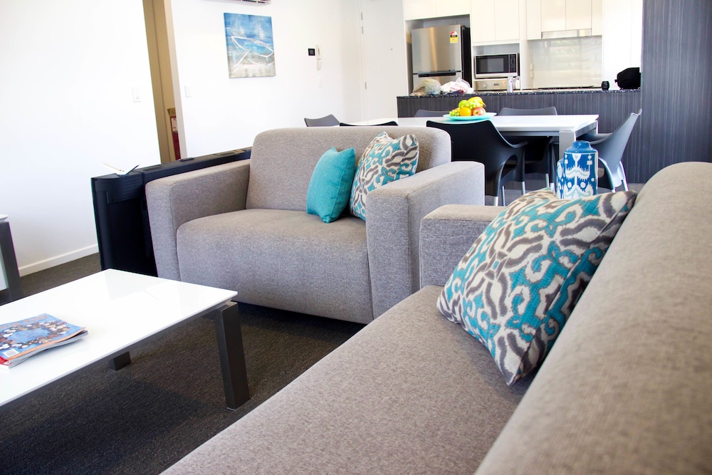 Synergy Broadbeach 30/52