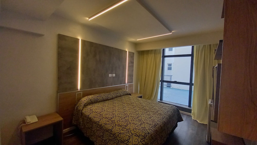 Hotel Versailles 24/39