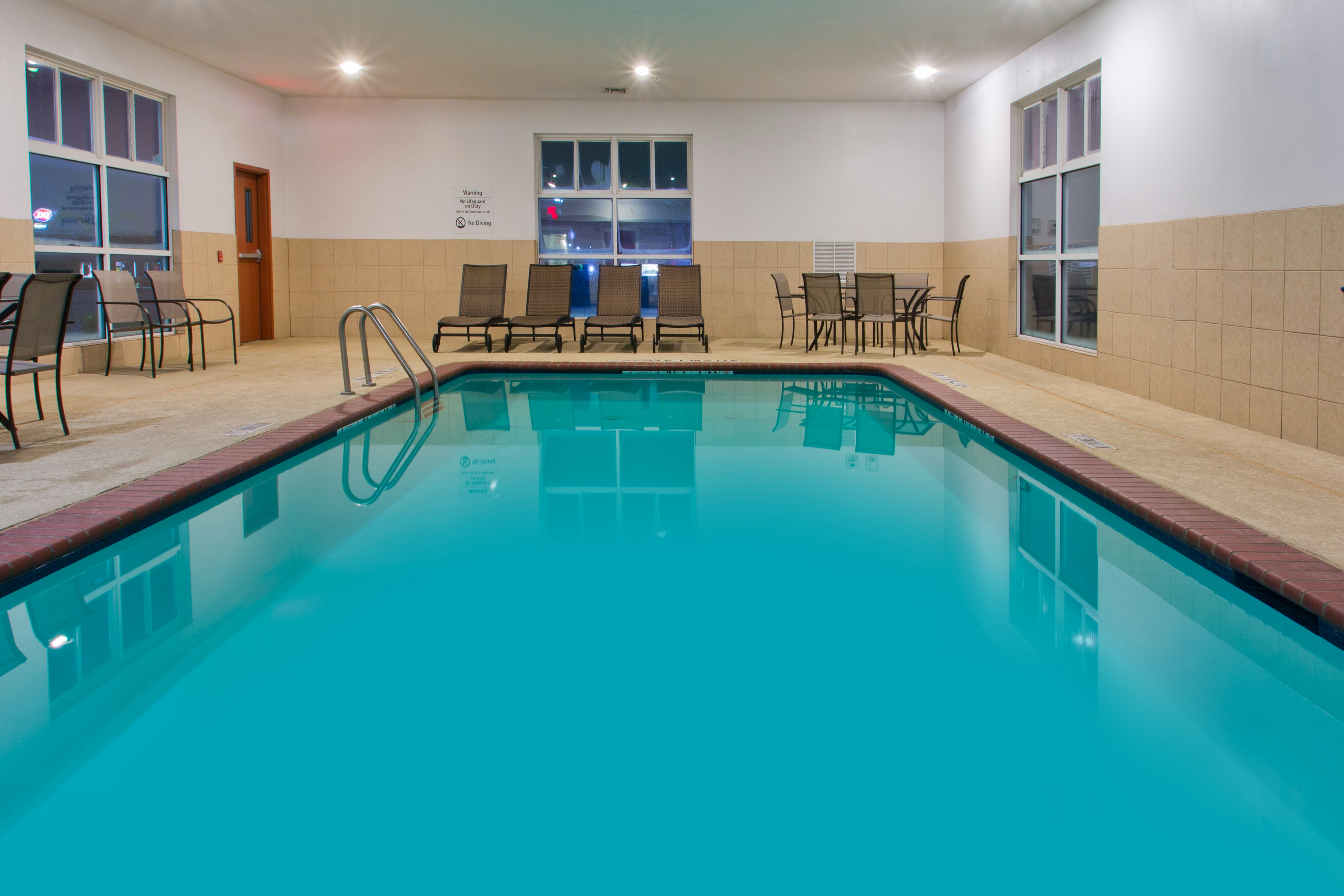 Holiday Inn Express Hotel And Suites Alvarado 29/50