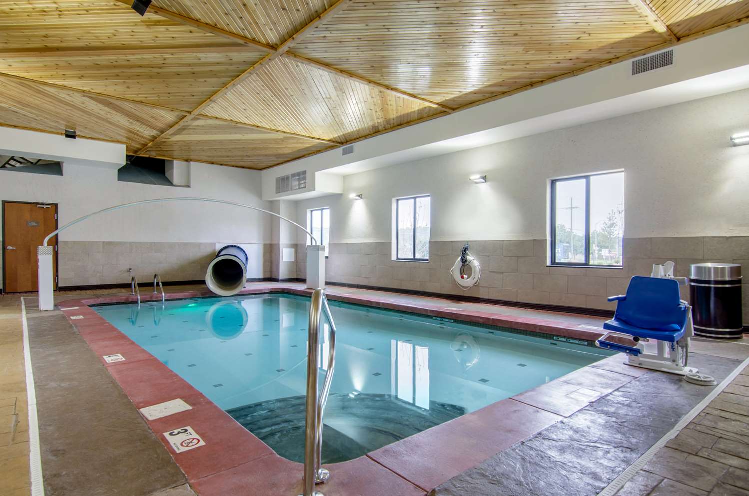 Comfort Inn & Suites Shawnee - Kansas City 11/28