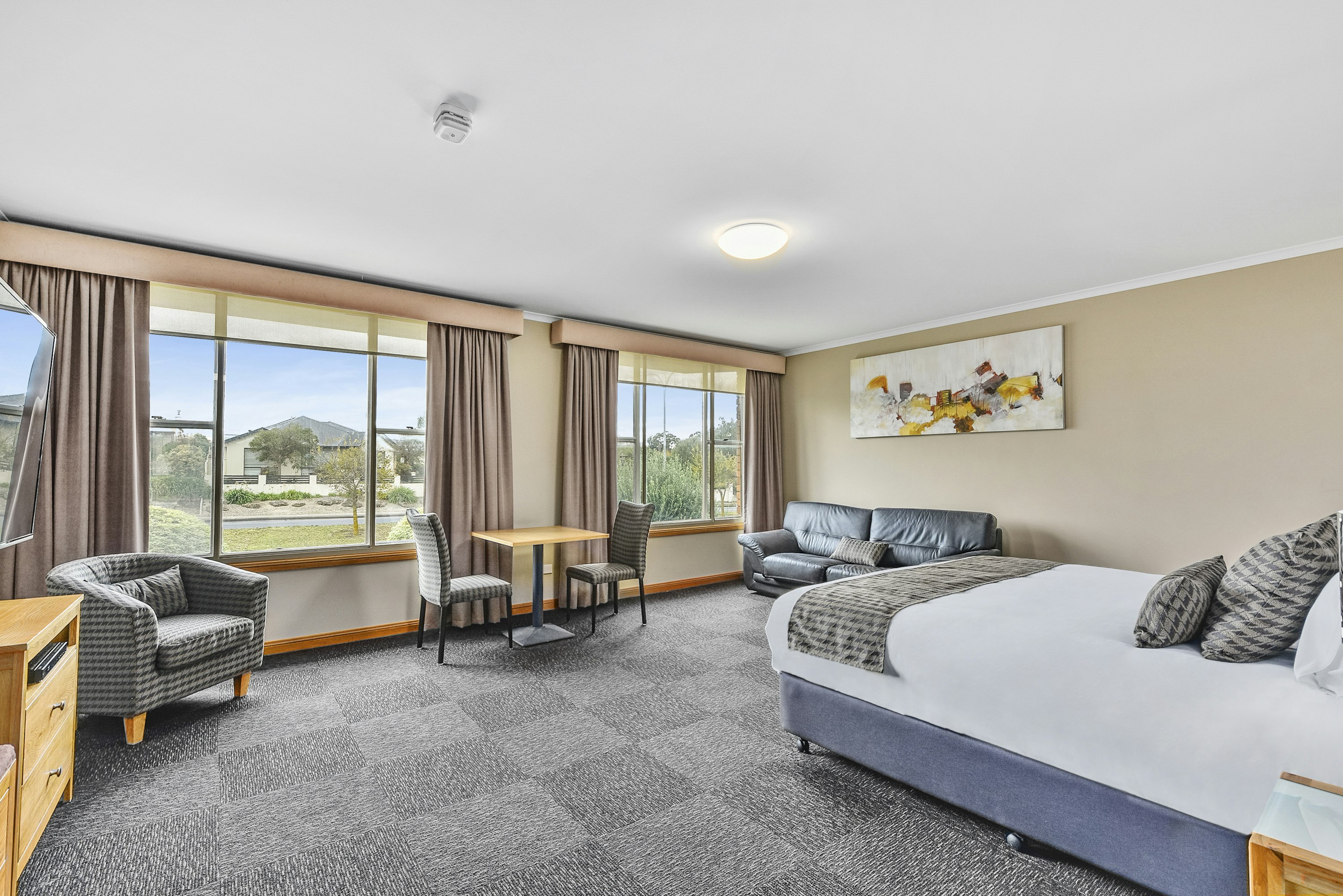 Southgate Motel 4/33