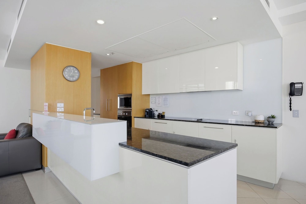 Aria Apartments 8/76