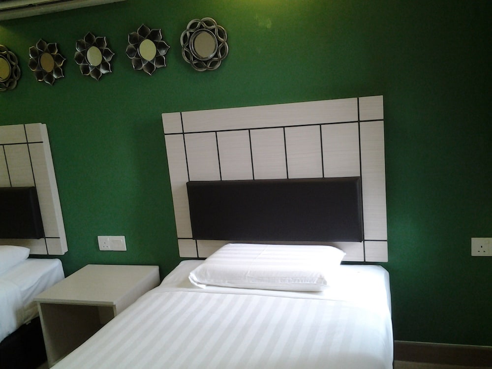 Suria Seremban Hotel 18/40