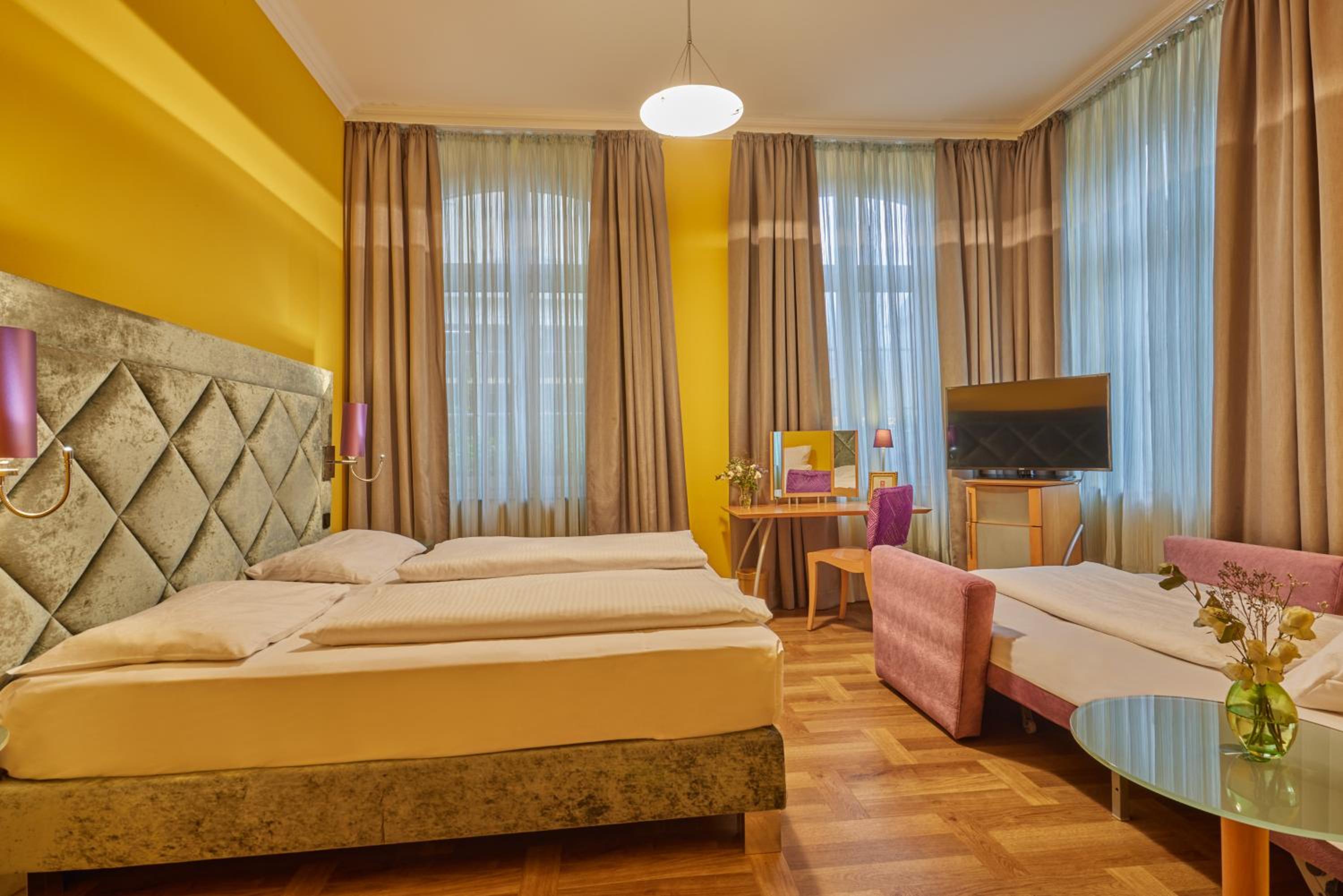 ROOM, TRIPLE