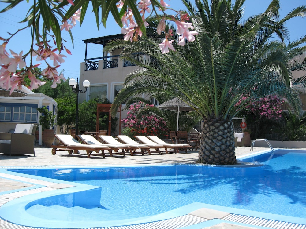 Paradise Resort 55/62