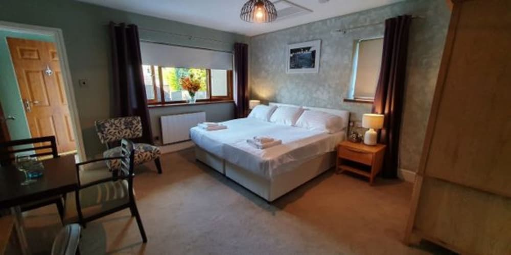 The Gower Hotel 9/50