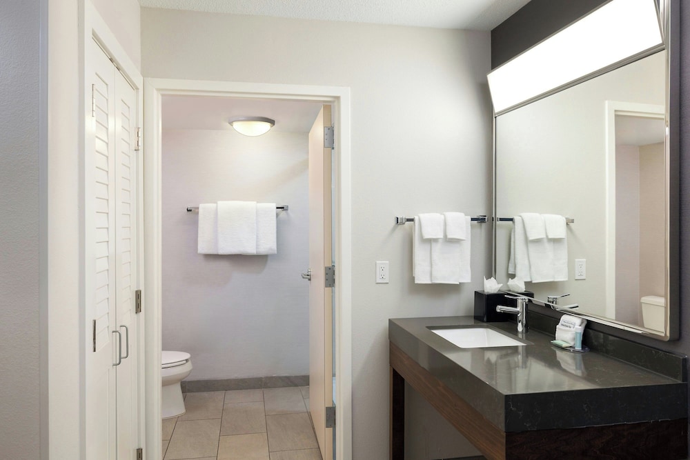 Courtyard By Marriott Burlington Williston 64/65