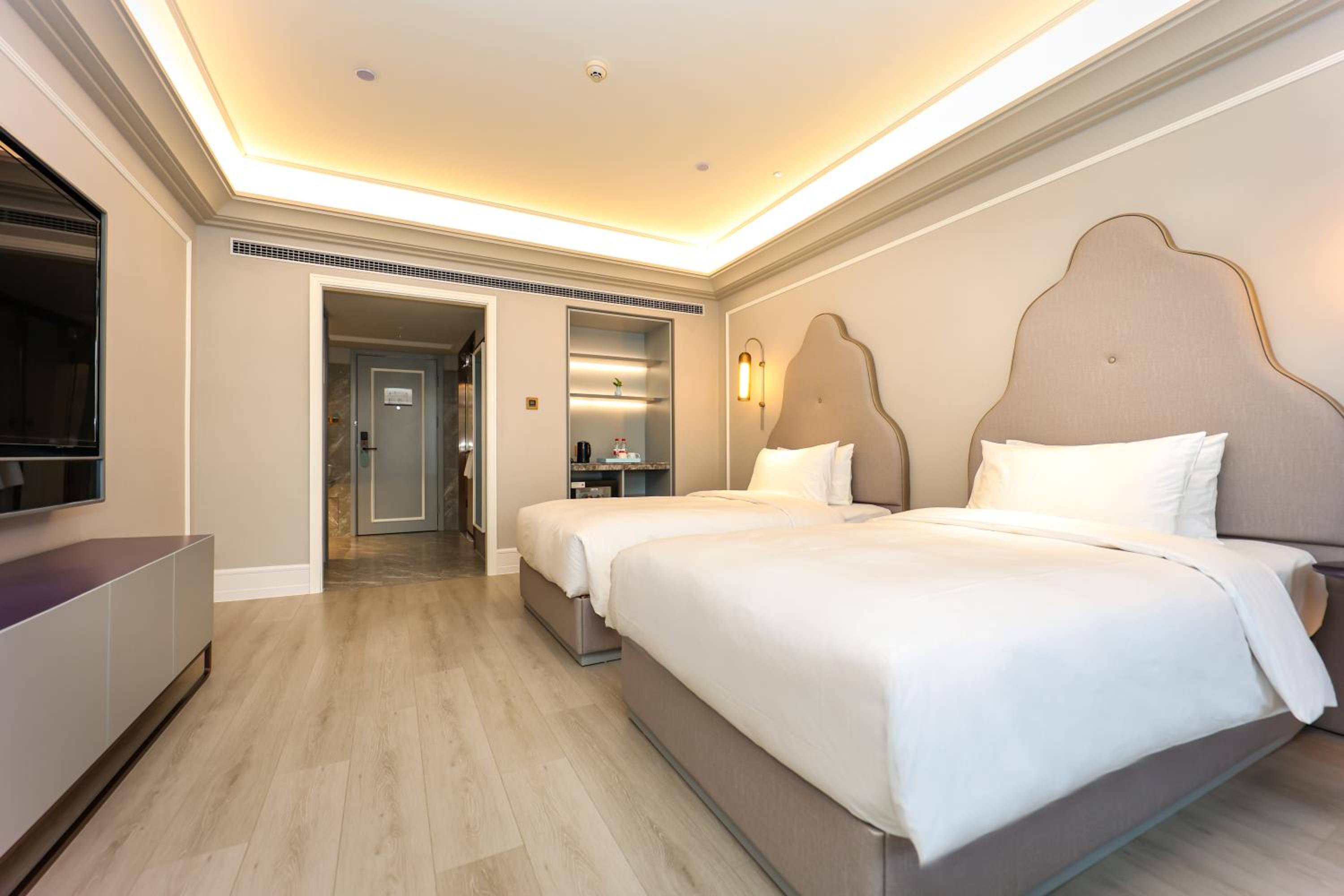 DELUXE, TWIN BEDS