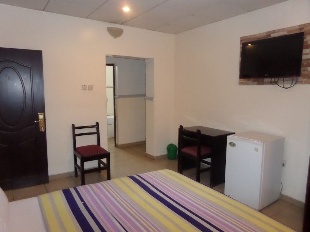 Ivory Suites 7/11