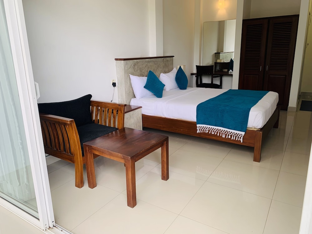 Hotel Gangaaddara 5/21