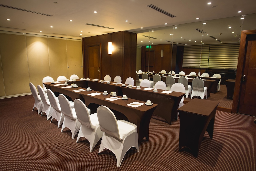 City Garden Hotel Makati 63/71