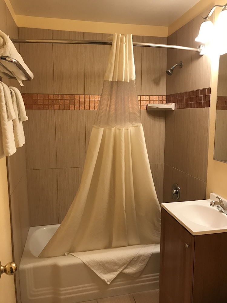 Budget Inn of America 64/65