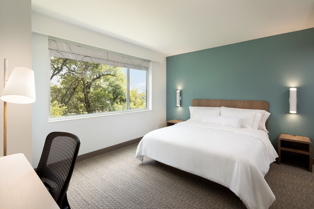 1 Bedroom, Suite, King Bed, Sofa